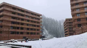 Beautiful Sunny New 1 Bed Apt (2.5Zim). Ski in/out - Image 5