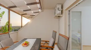 Apartamento con jardín y barbacoa | Vistas al mar - Image 3