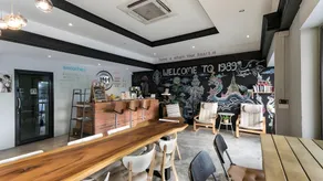 1989 Hostel & Cafe - Image 5