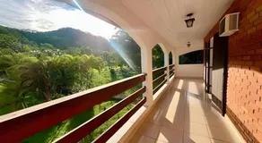 Refúgio na natureza com piscina e churrasqueira - Image 4
