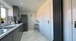 Brand New, Immaculate 3 Bed 3 Shower room House - Image 5