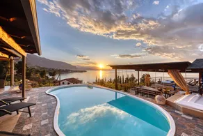 Lovely 4-bed Villa in Kamena - Image 2