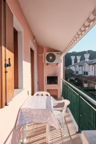 Appartamento con Terrazza in Residence con Piscina per 6 ospiti - Image 4