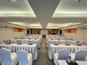 Guangdong Workers Santorium-Sea Side Park K Building Hotel - Image 3