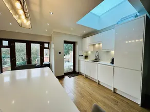 Spacious 6 Bed Residence in Wembly, London - Image 3