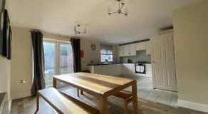 Spacious Bracknell Four Bedroom House - Image 5