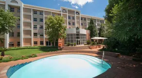 StayEasy Eastgate - Image 2