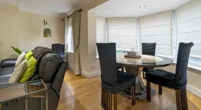 Fab Townhouse Near Queens with Huge TV & Recliners - Pass the Keys - Image 3