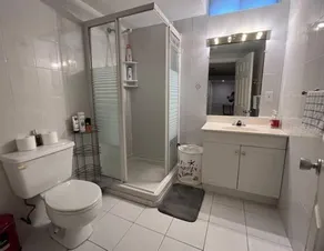 Cozy Family Suite, entire place with two beds, pravite washroom and kitchen - Image 2