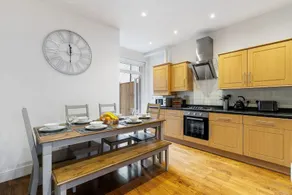 St Marks Modern Apartments - Image 3