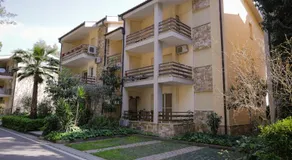 Pine-Tree Apt w/ Private Garden 50 m from the Sea - Image 2