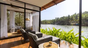Pont Bleu Suites - boutique hotel -Riverside & Pool - Image 2