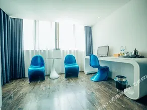 Vision & Fashion | Royal View International Hotel · 360° Sky Garden & Starry Cinema - Image 3