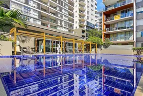 Macquarie Cozy Nest 2BR with Pool Near Train Shopping - Image 4