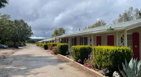 Sierra Pelona Motel - Image 4