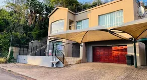 The Yacht House - Image 4