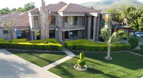 Honolulu Lifestyle Guesthouse and Spa - Image 3