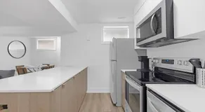 Stylish 3BR Retreat in Toronto Bloordale - Image 5