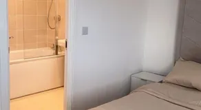 Double En-suite Room near Cribbs Causeway - Image 2