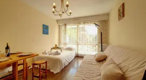 Quiet studio with balcony near the beach - Image 4