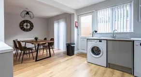 3-Bed House - Ideal for Contractors and Families - Image 4