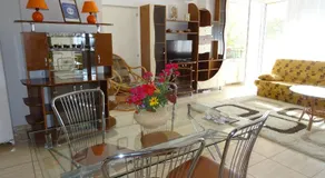 Club Topaz Apartments - Image 3