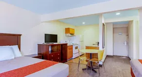 Pendleton Inn and Suites - Image 3