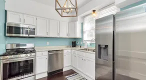 Newly Renovated Historical Galveston Home - 8 min walk to beach! - Image 3