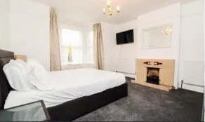 Charming Victoria Conversion Flat in Brentwood with a Garden & Free Parking - Image 2