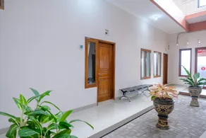 RedDoorz at Syariah House Purwokerto - Image 2
