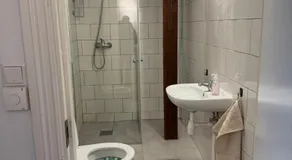 Cozy Budget Room in Central Oslo Shared Bathroom - Image 5