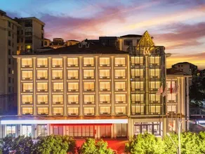 Peninsula Hotel - Image 4