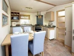 Roxbury 5 Star 6 berth Luxury Caravan - Image 3