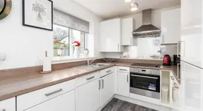 Charming 3 Bedroom Home with Garden near Doncaster - Image 3