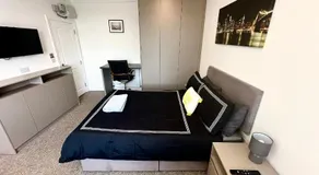 Bright Modern, Private Apartment,15 Mins To Central London - Image 2