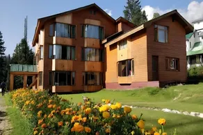 Golden Gate Gulmarg Hotel Near Gondola - Image 3