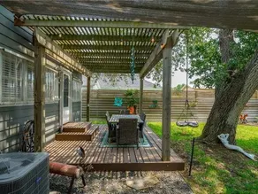Market Street Retreat - Image 4