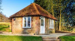 Cowdray Lodge B&B rooms - Image 4