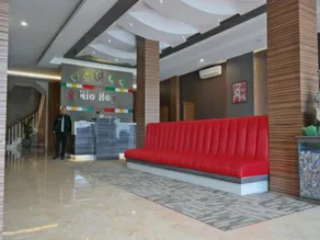 Hip Hop Hotel - Image 2