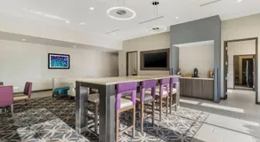 Comfort Inn & Suites - Image 3