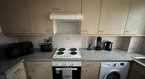 Timber Court - FREE PARKING - 2 Bedroom Apartment - FAST Wi-Fi - Perfect for Contractors! - Image 5