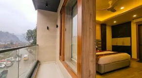 Jannat Hotel - Image 3