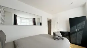 Budget Double Room in Acton, Near Central London & Heathrow - Image 5