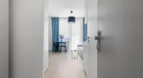 Blue Moon Apartment with Free Parking - Image 4