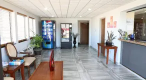 Econo Inn - Image 2