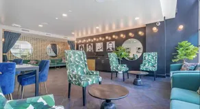 Lux Oasis in West Hollywood, Free Parking & Swimming pool - Image 3