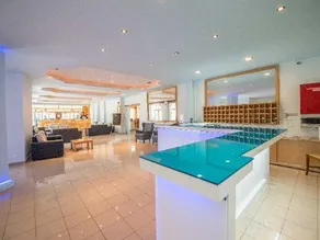 Silver Beach Hotel and Annexe Apartments - Image 4