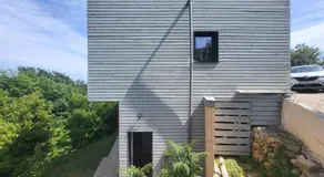 Atypical architect-designed house - Image 3