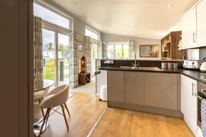 Inside No. 1 Retreat - Image 3
