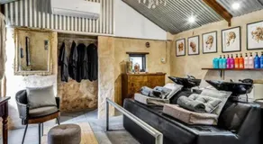 Blacksmith Cottage - Stay in Blacksmith's Lively Hub - Image 4